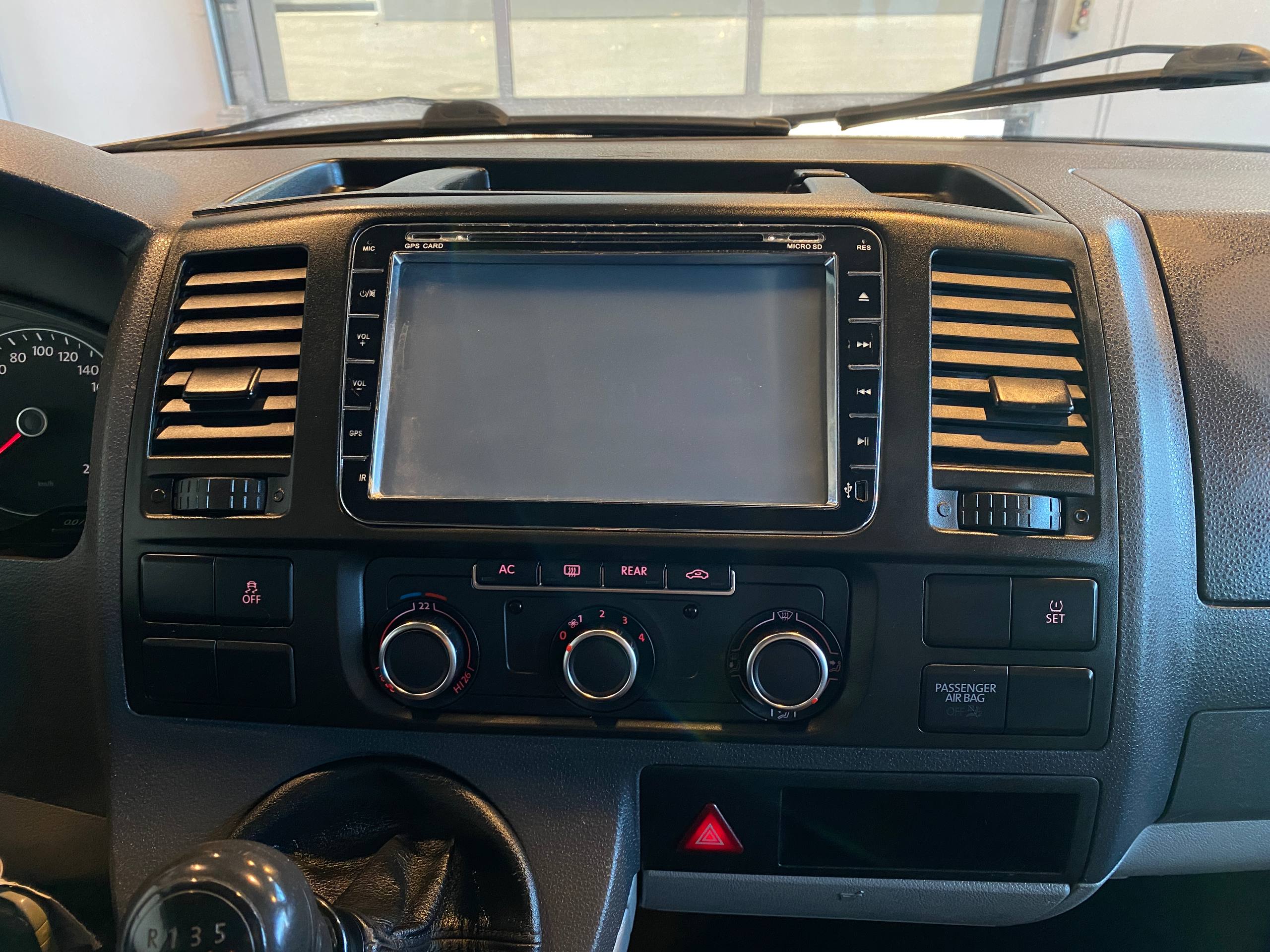 VOLKSWAGEN CARAVELLE