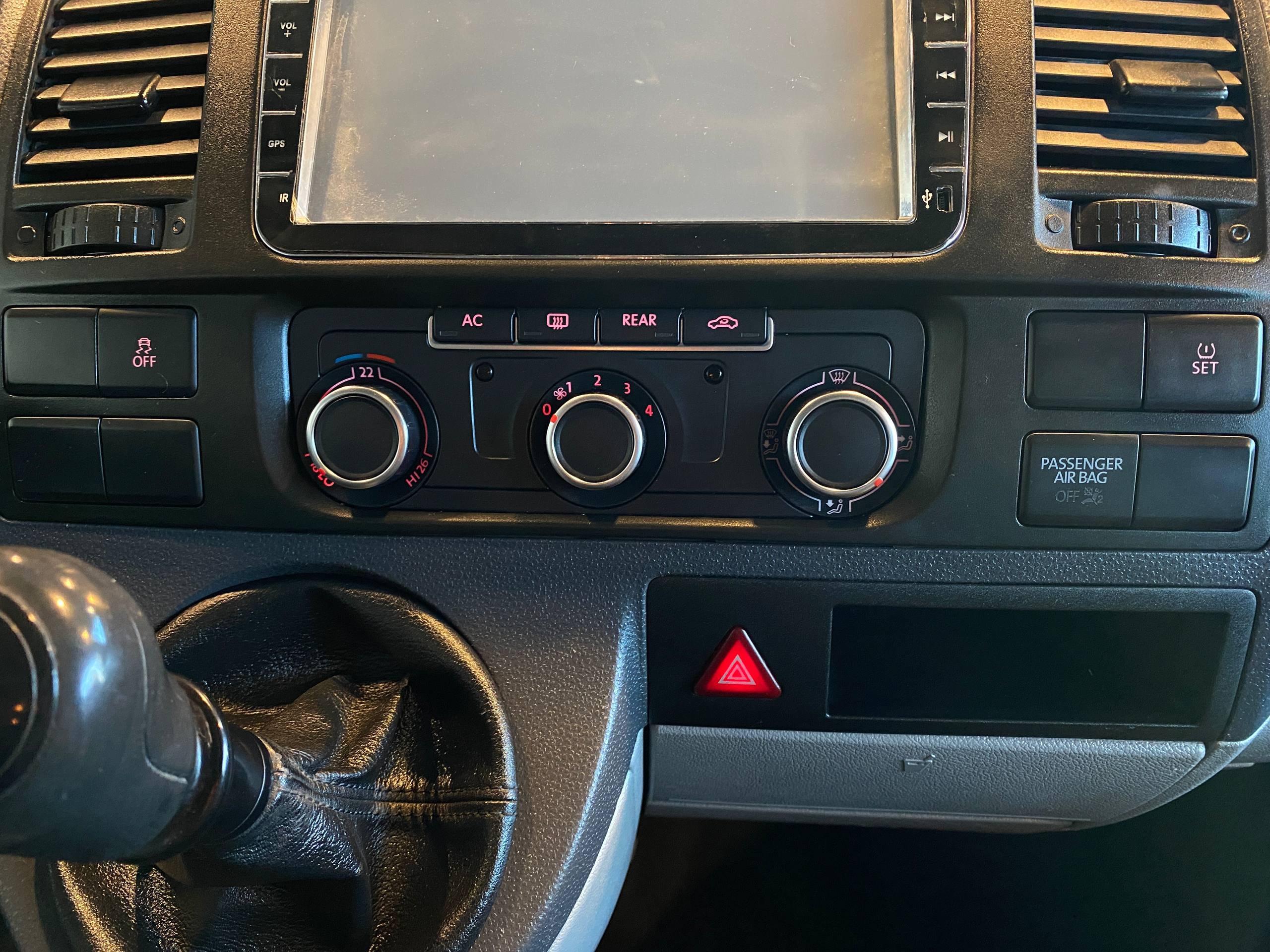 VOLKSWAGEN CARAVELLE