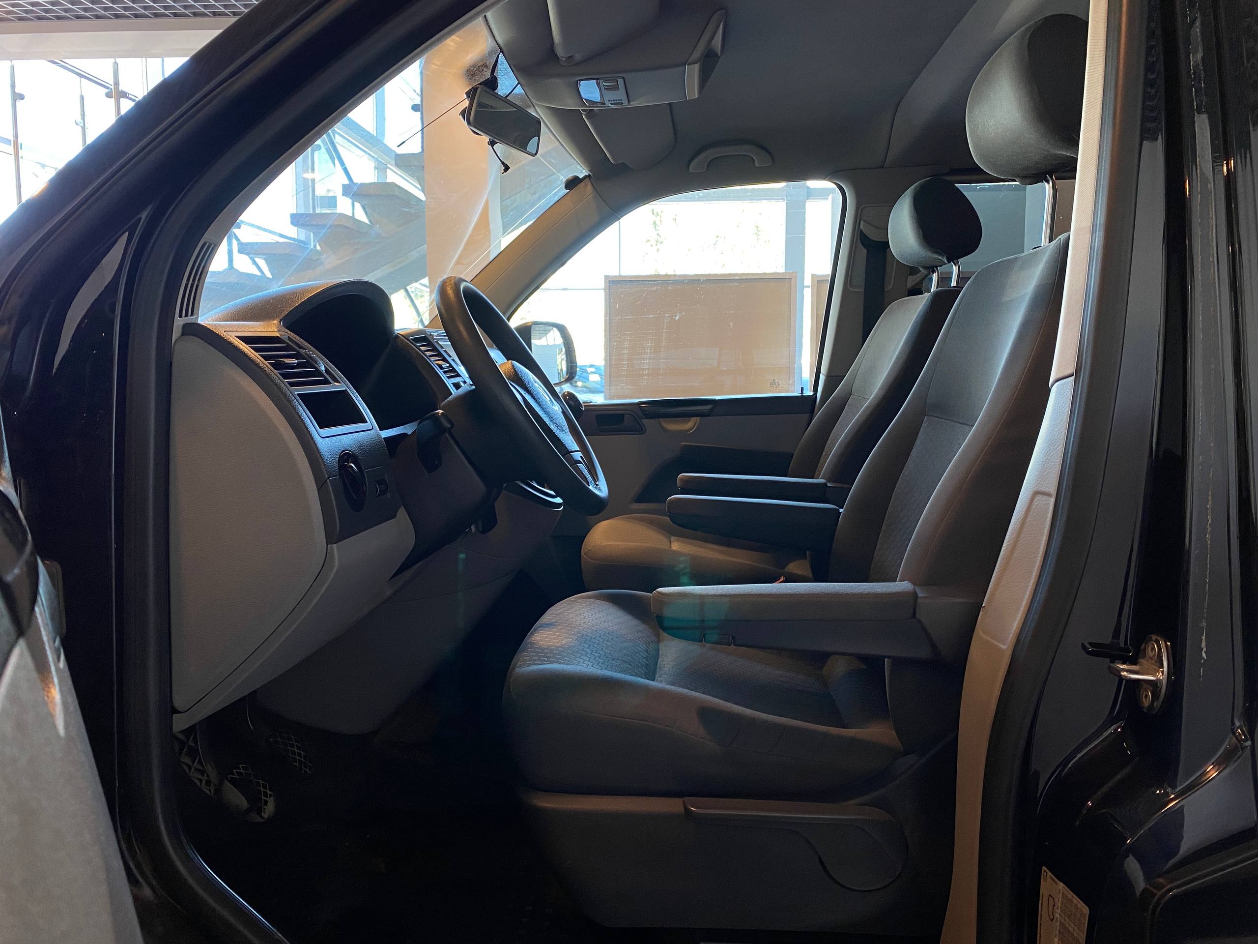 VOLKSWAGEN CARAVELLE