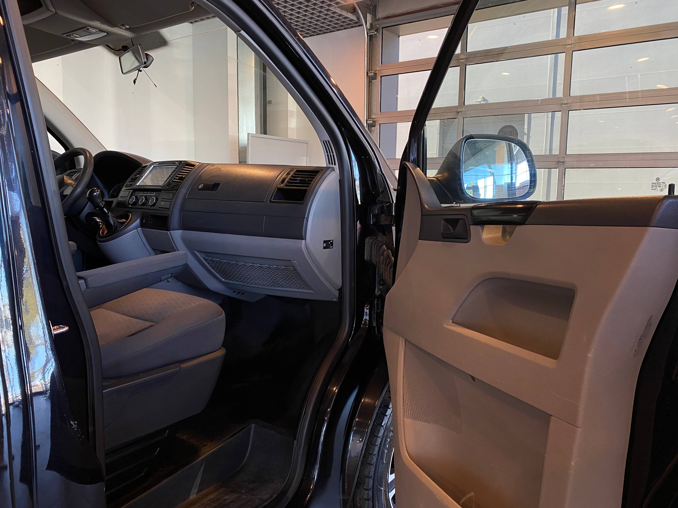 VOLKSWAGEN CARAVELLE