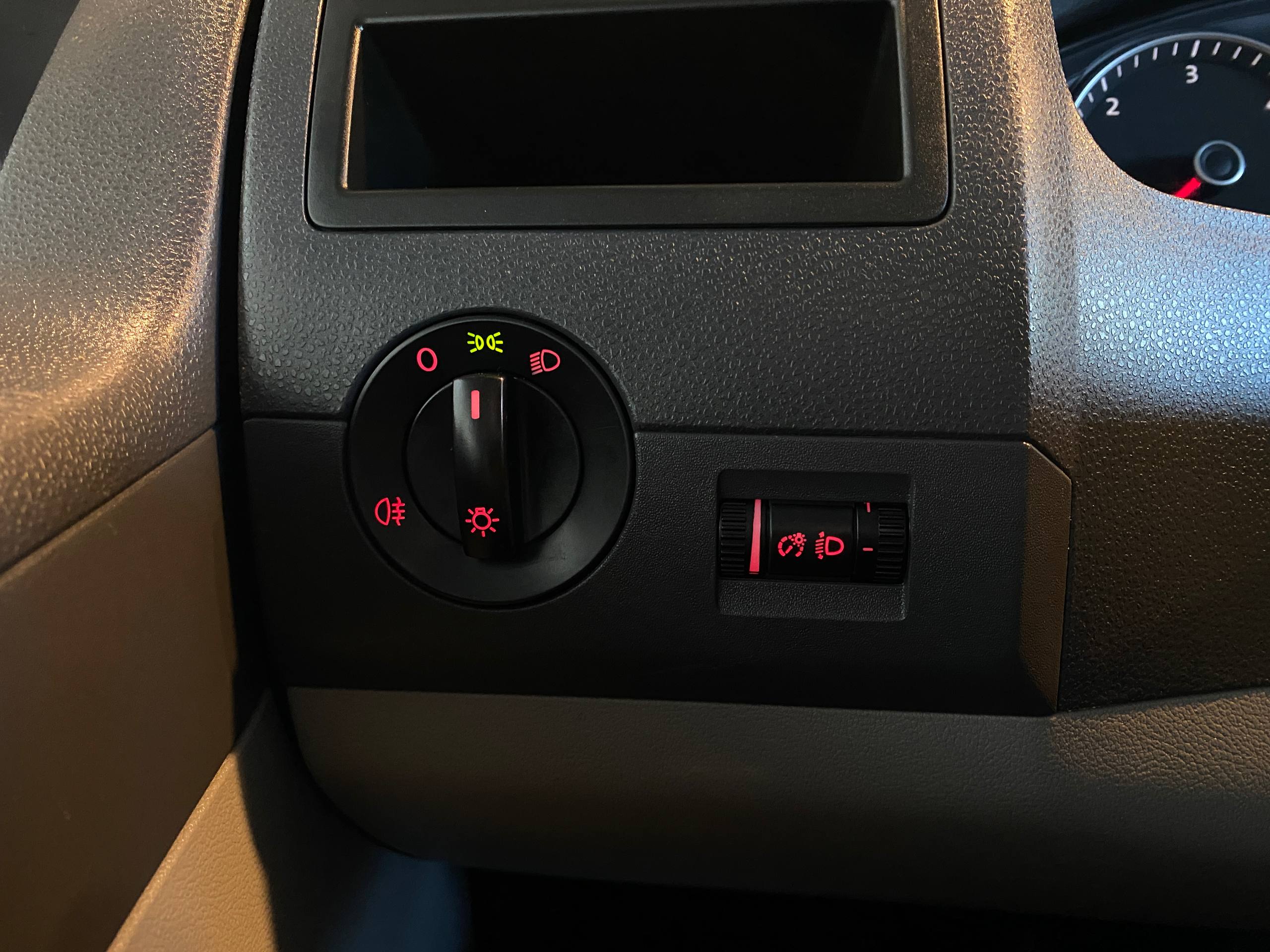 VOLKSWAGEN CARAVELLE