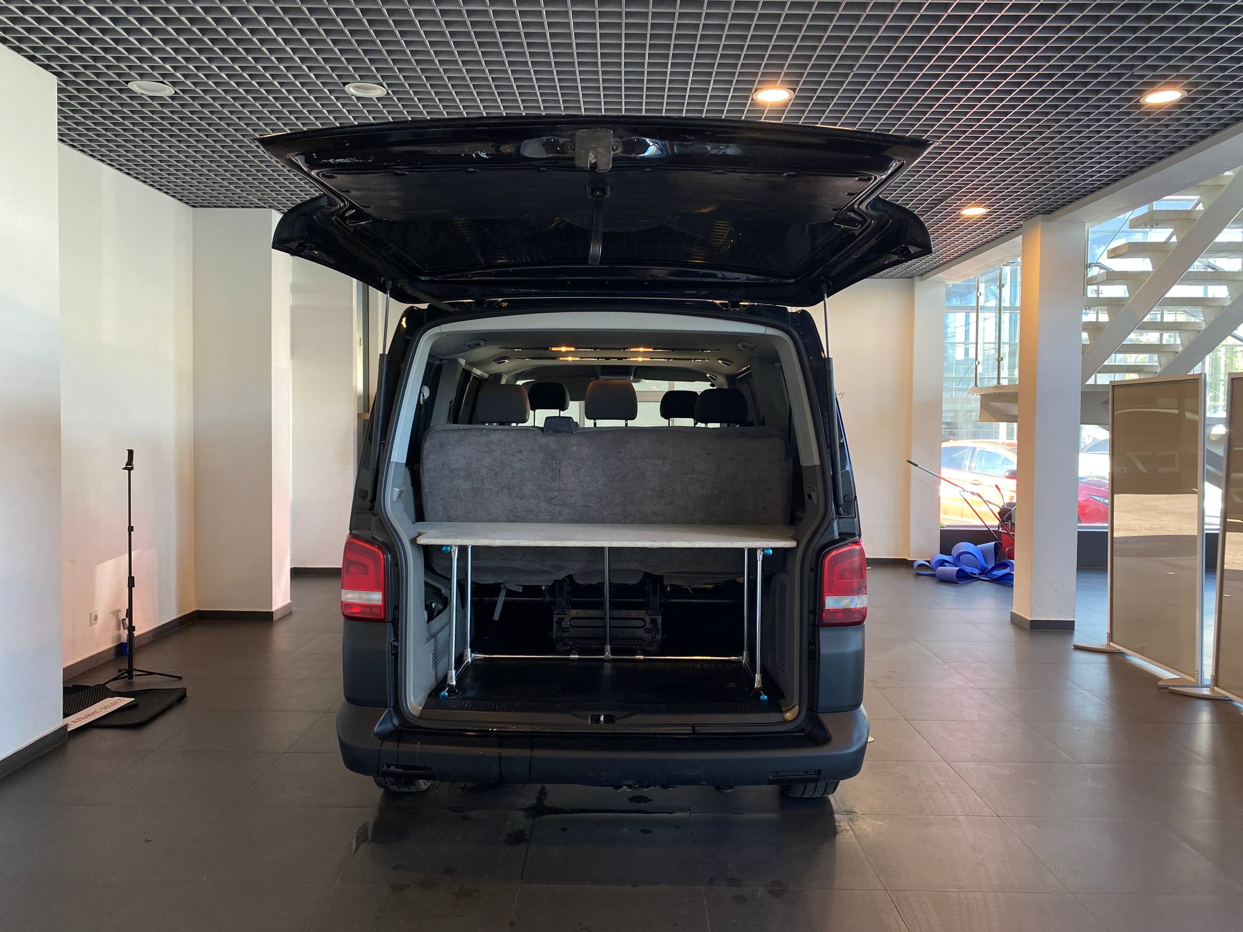 VOLKSWAGEN CARAVELLE