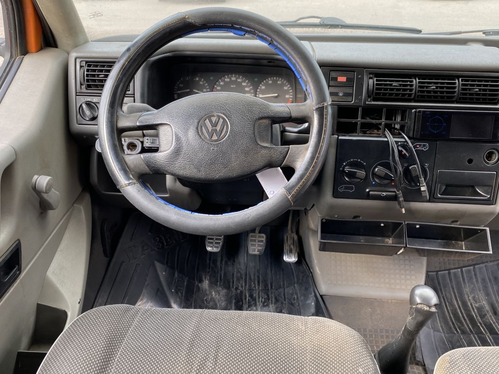 VOLKSWAGEN TRANSPORTER