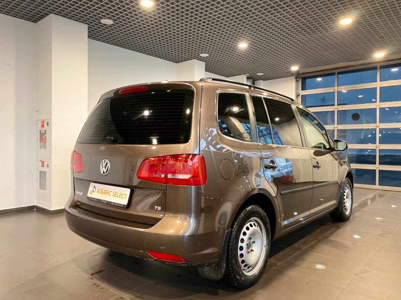 VOLKSWAGEN TOURAN