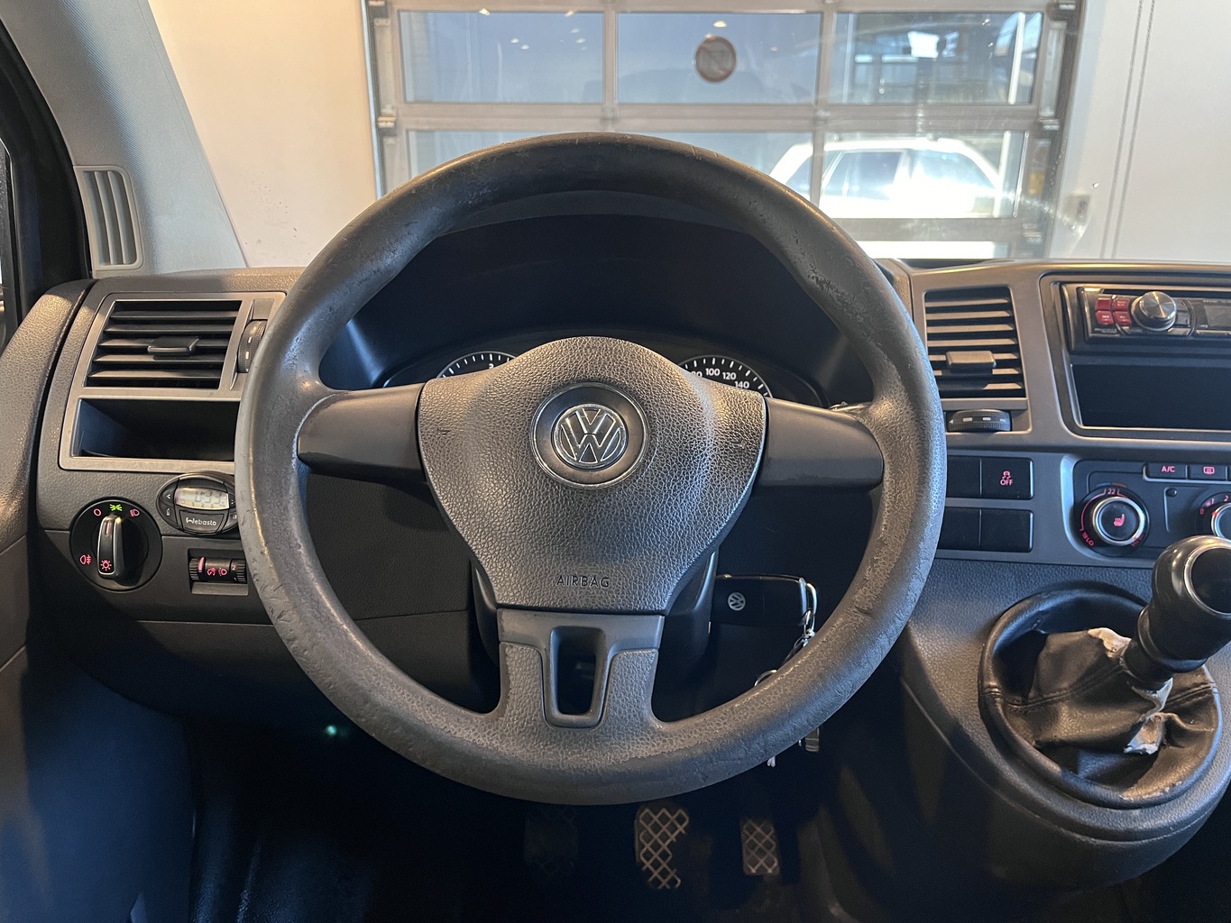 VOLKSWAGEN CARAVELLE