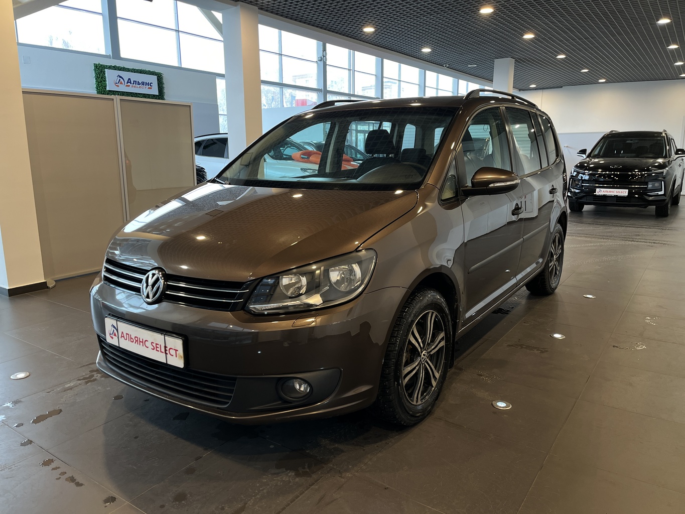 VOLKSWAGEN TOURAN