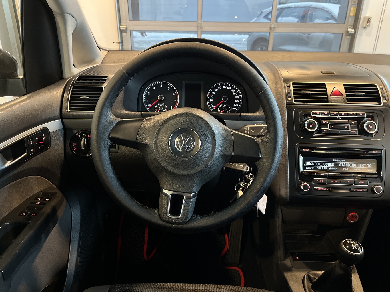 VOLKSWAGEN TOURAN