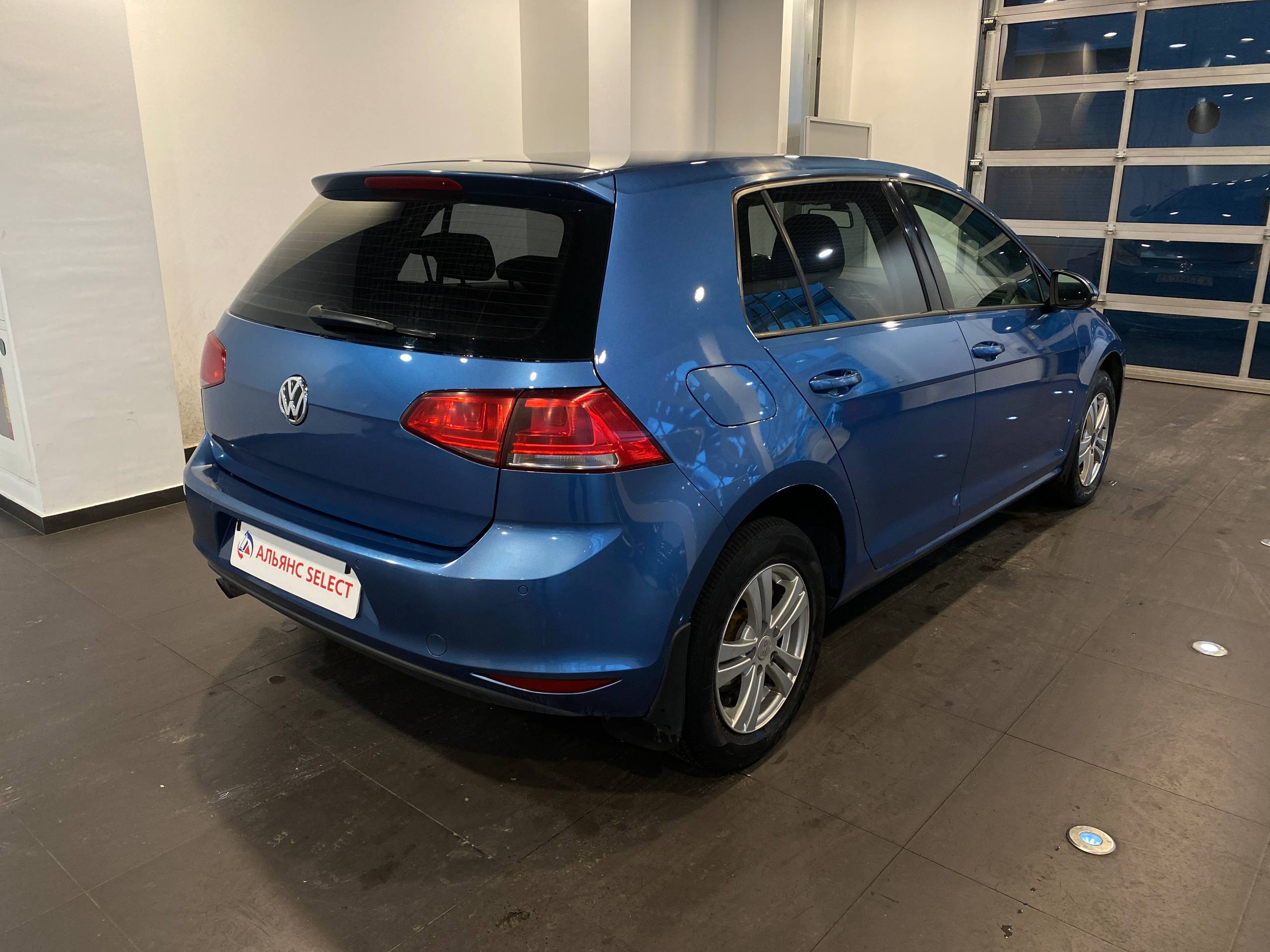 VOLKSWAGEN GOLF