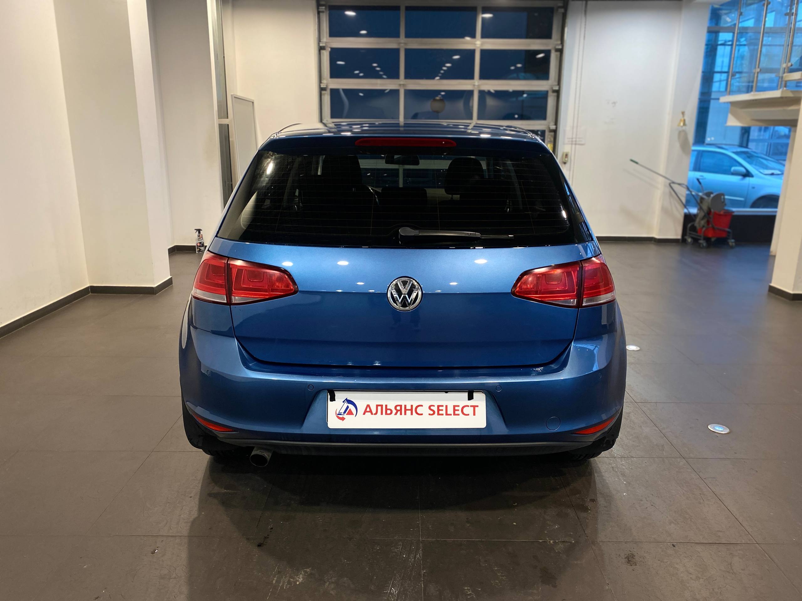 VOLKSWAGEN GOLF