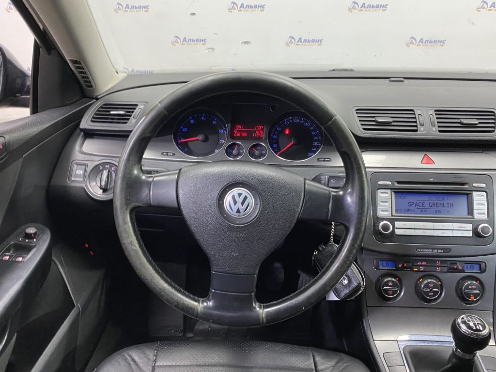 VOLKSWAGEN PASSAT