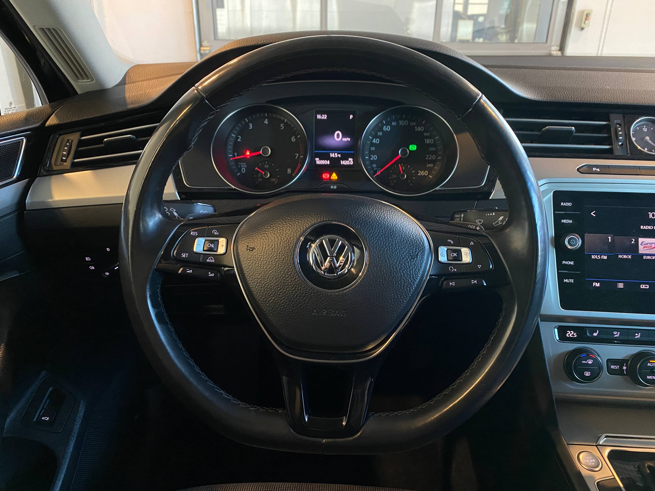 VOLKSWAGEN PASSAT