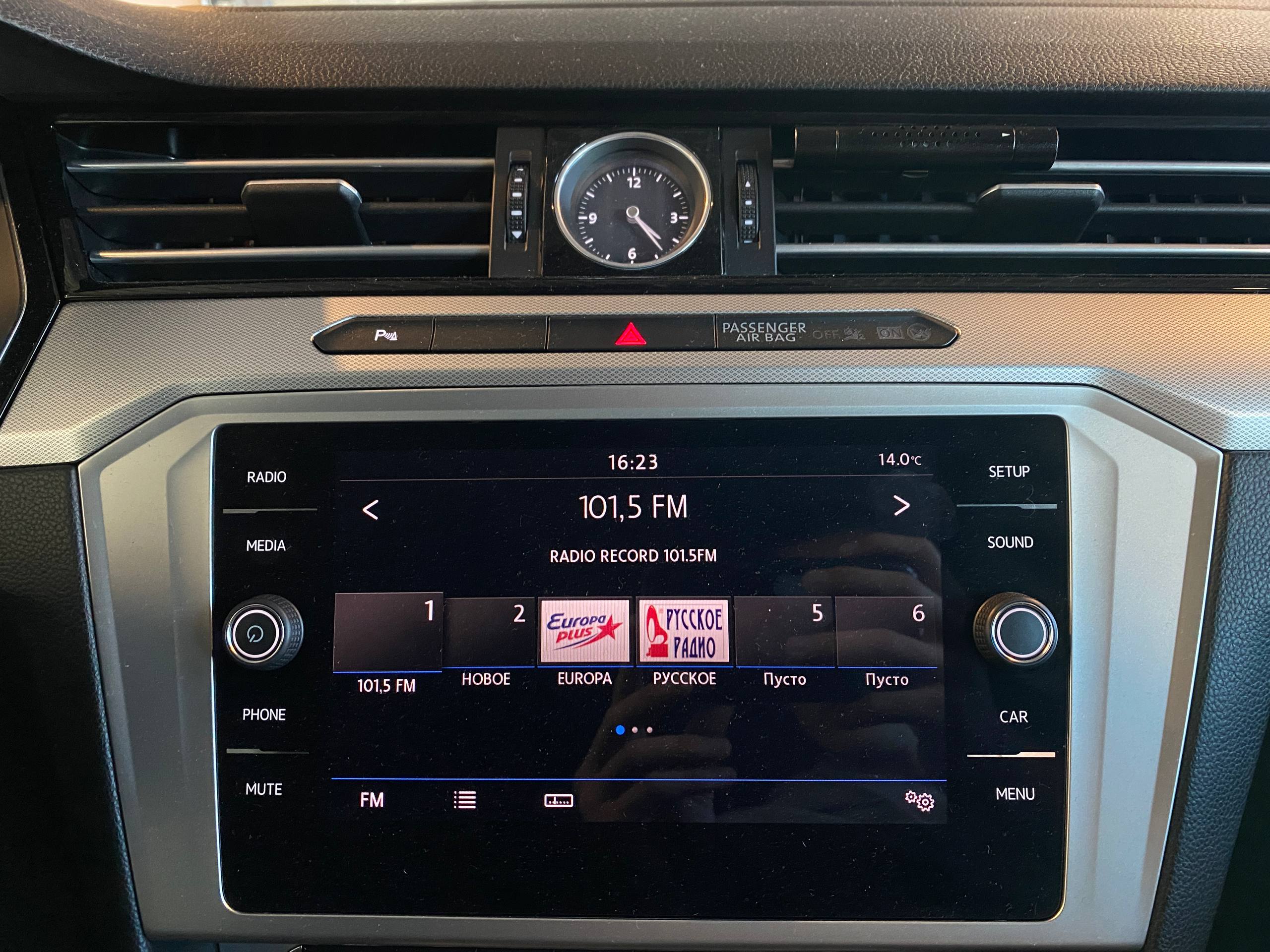VOLKSWAGEN PASSAT