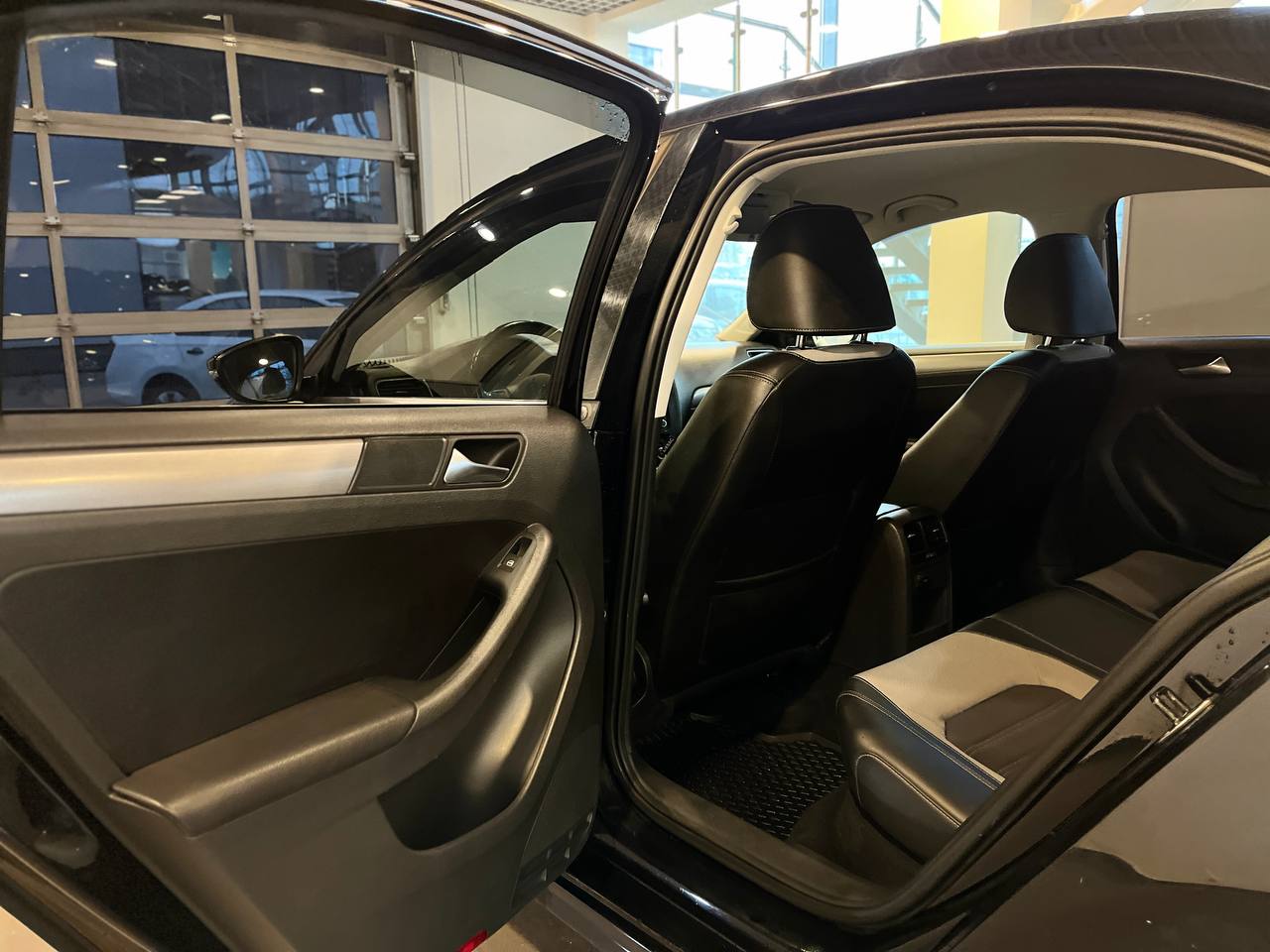 VOLKSWAGEN JETTA