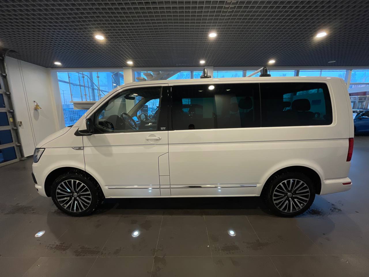 VOLKSWAGEN MULTIVAN