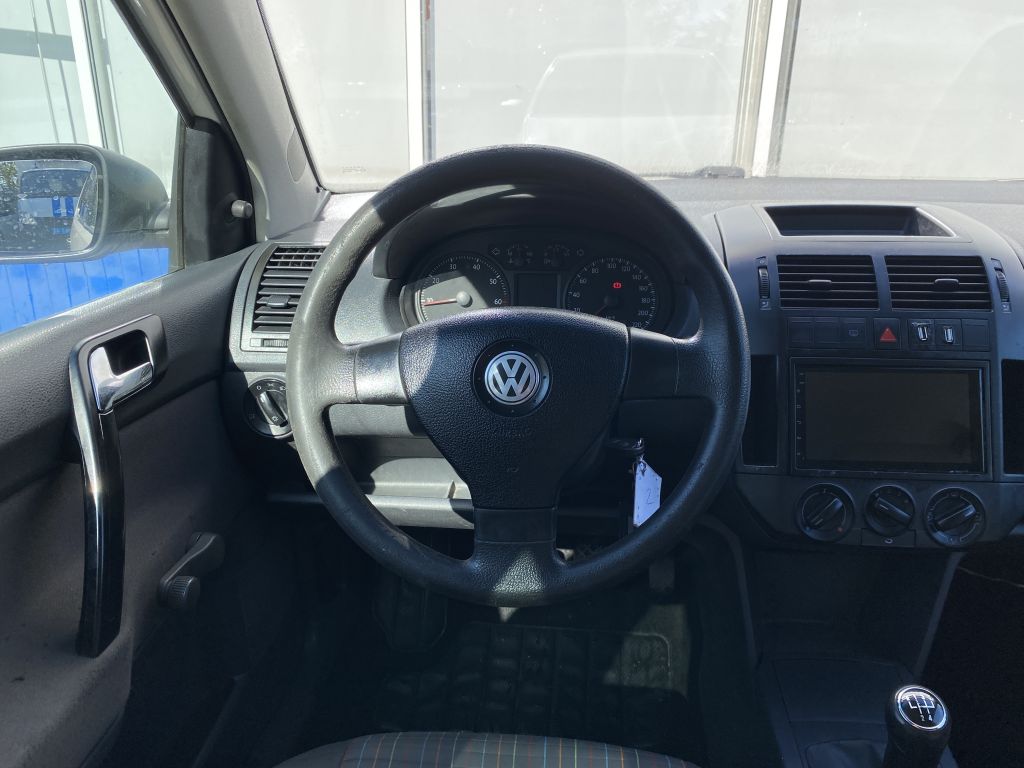 VOLKSWAGEN POLO