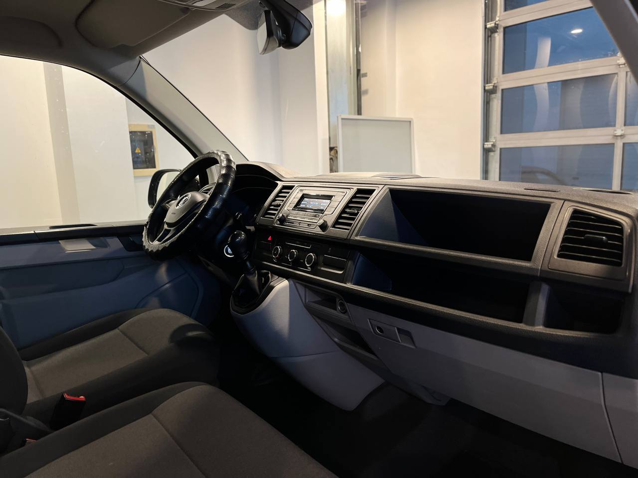 VOLKSWAGEN TRANSPORTER