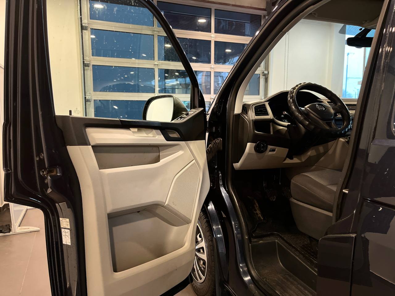 VOLKSWAGEN TRANSPORTER