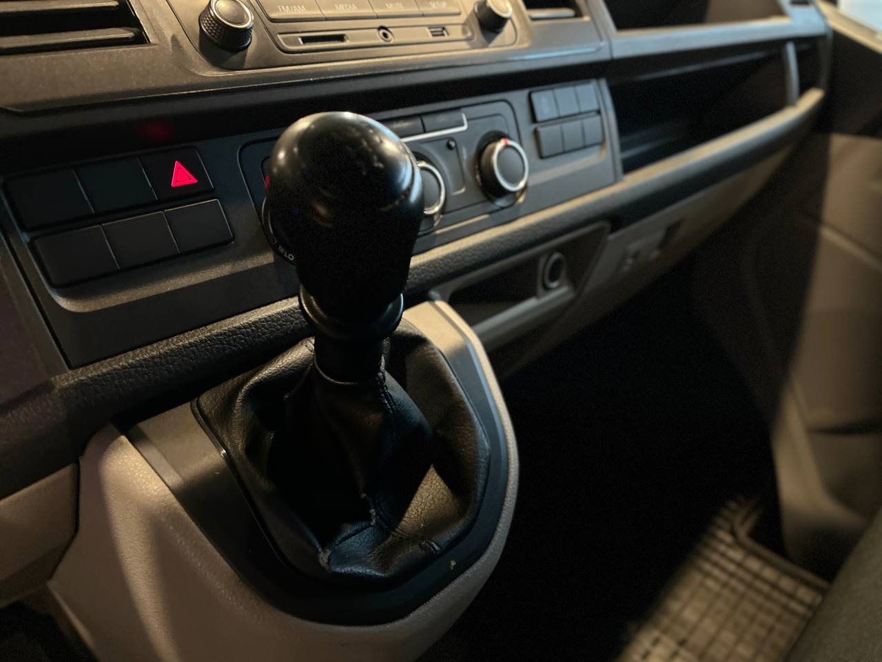 VOLKSWAGEN TRANSPORTER