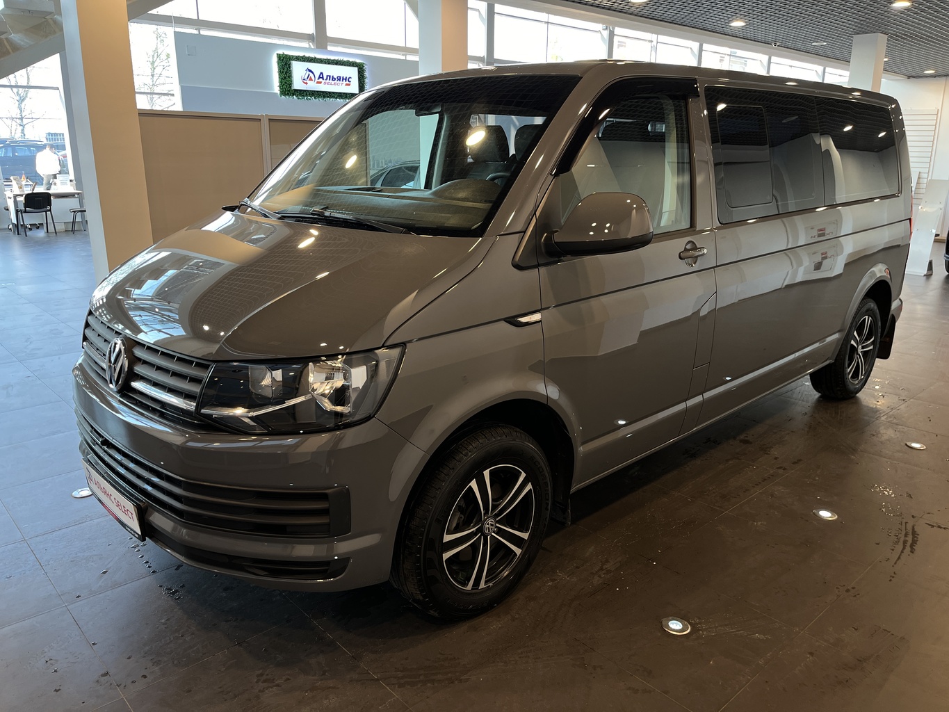 VOLKSWAGEN CARAVELLE