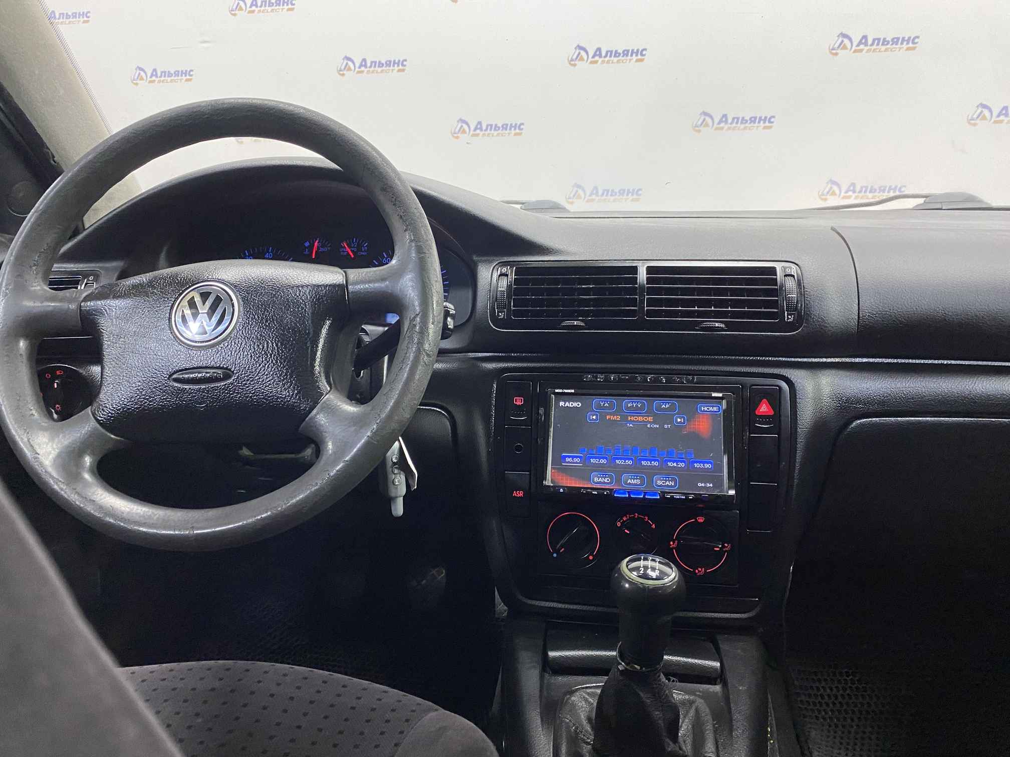 VOLKSWAGEN PASSAT