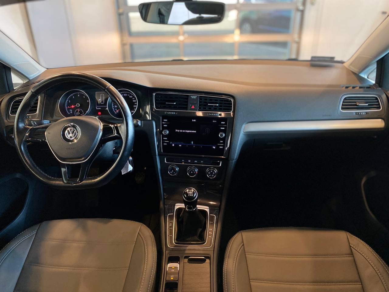 VOLKSWAGEN GOLF