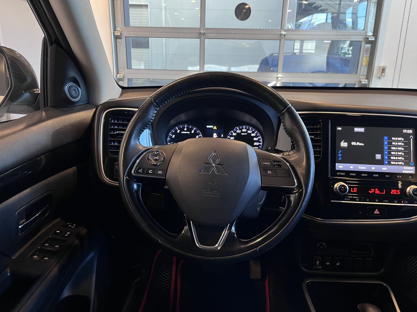 MITSUBISHI OUTLANDER