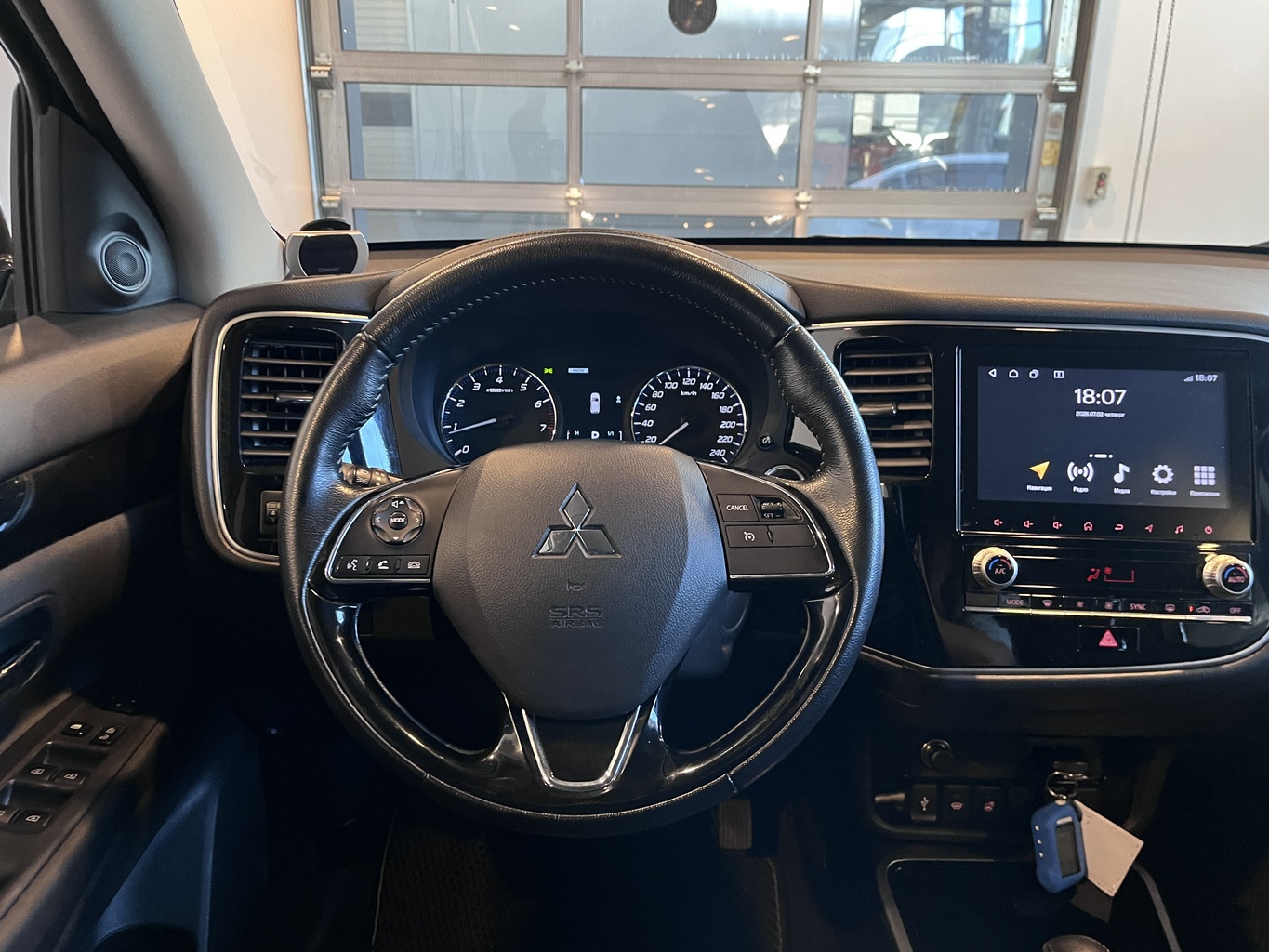 MITSUBISHI OUTLANDER