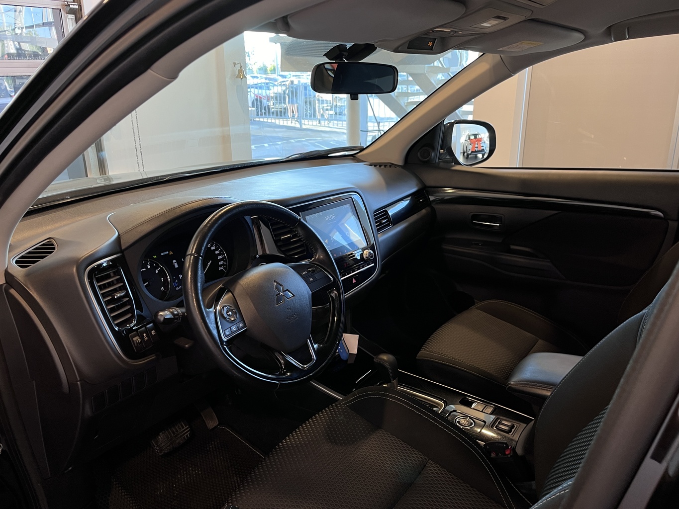 MITSUBISHI OUTLANDER