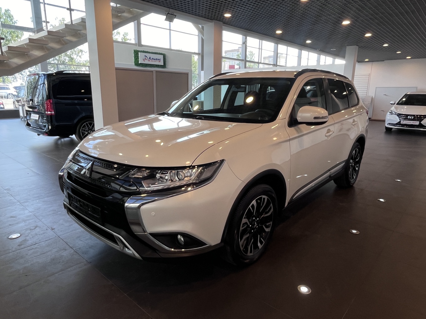 MITSUBISHI OUTLANDER
