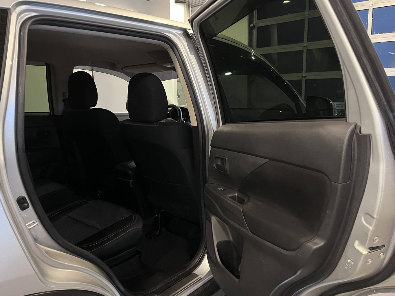 MITSUBISHI OUTLANDER