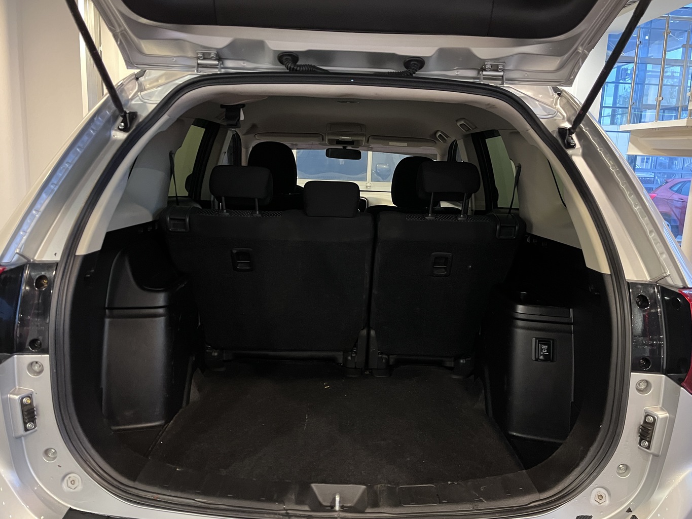 MITSUBISHI OUTLANDER