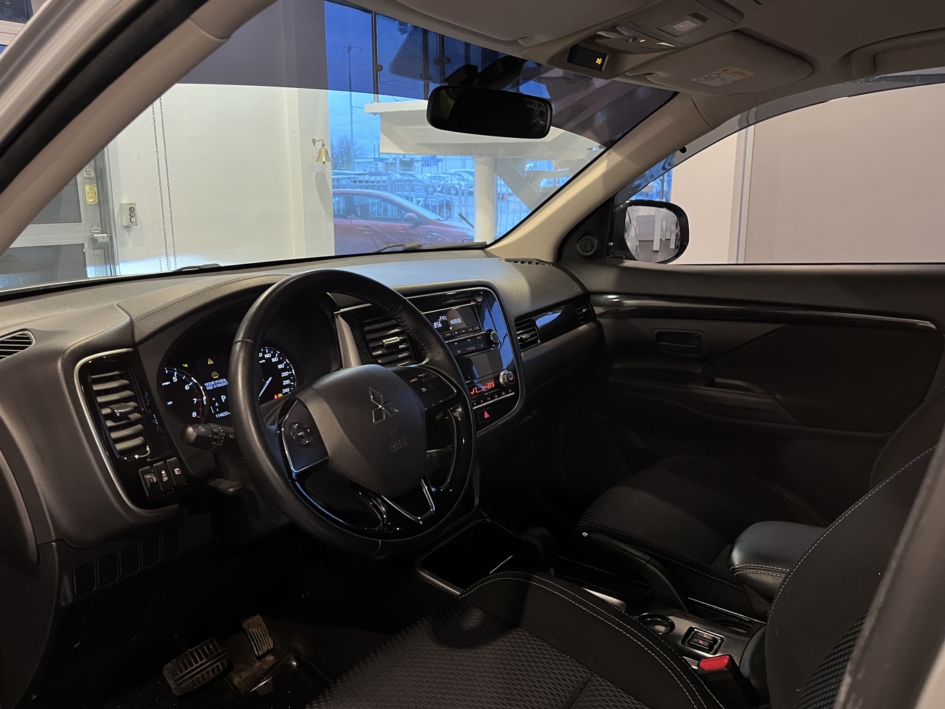 MITSUBISHI OUTLANDER