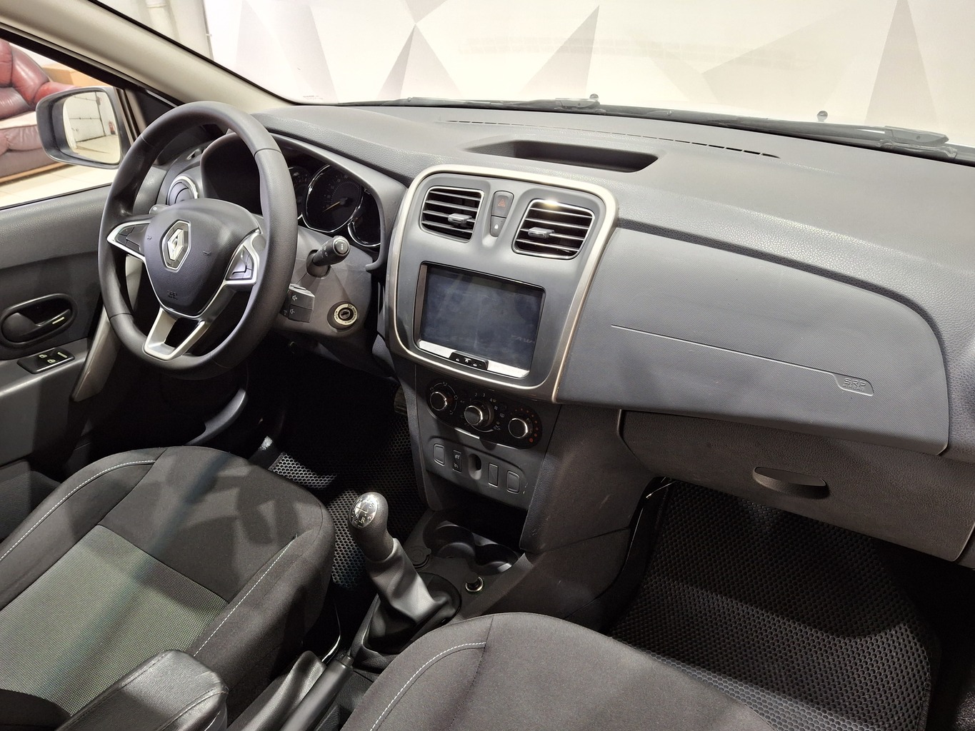 RENAULT SANDERO