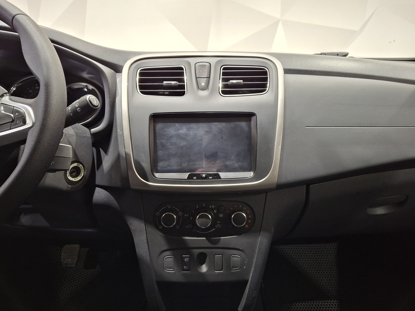 RENAULT SANDERO