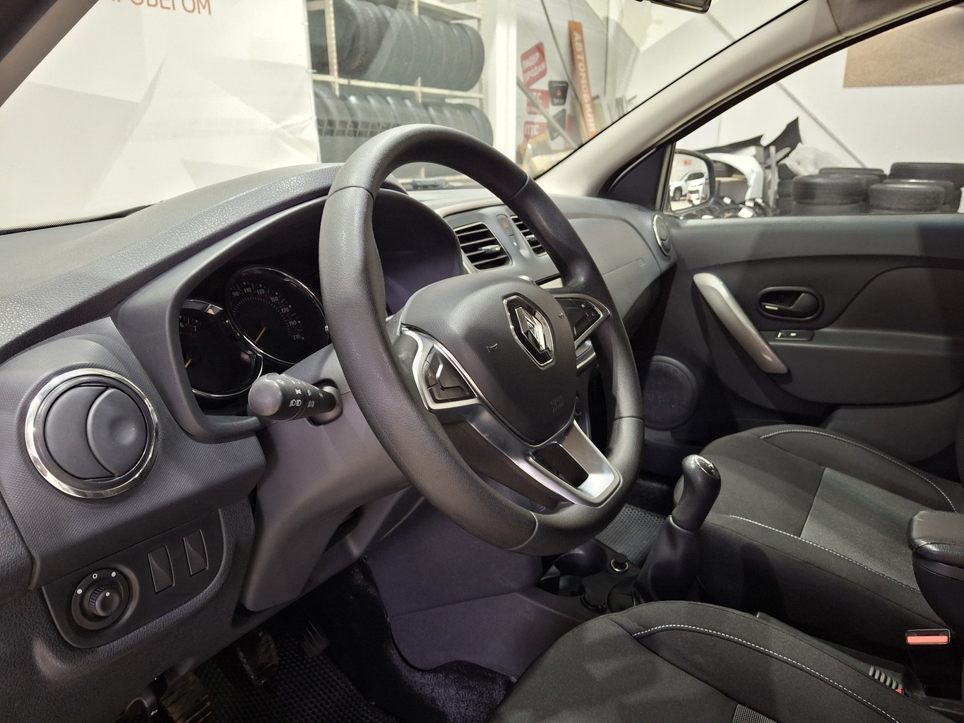 RENAULT SANDERO