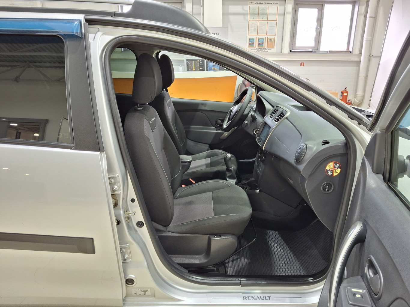 RENAULT SANDERO