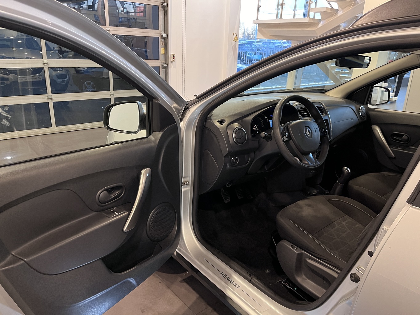 RENAULT SANDERO
