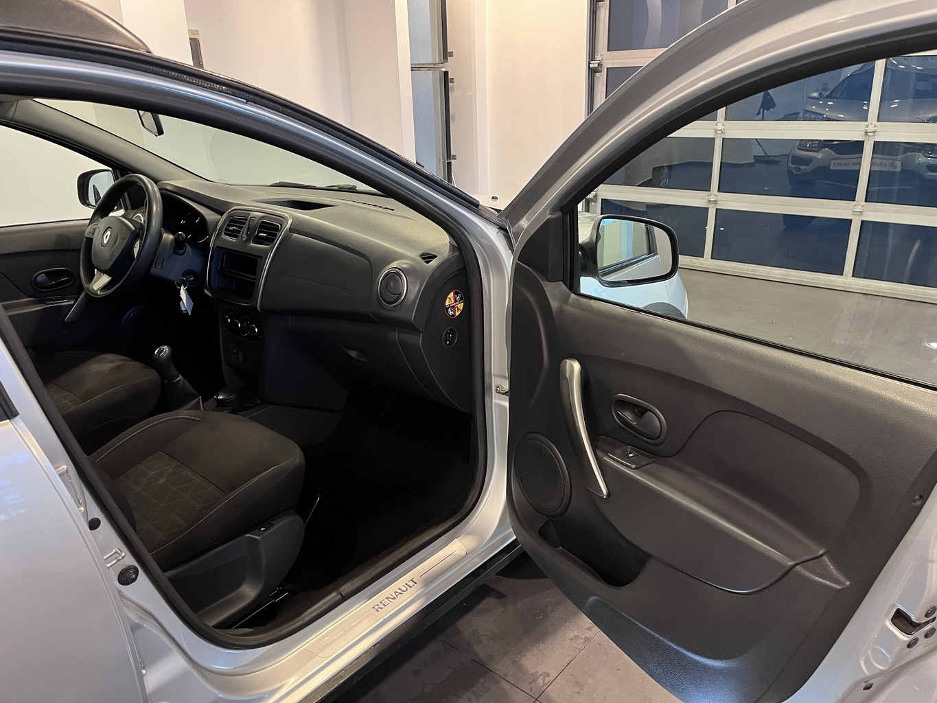 RENAULT SANDERO