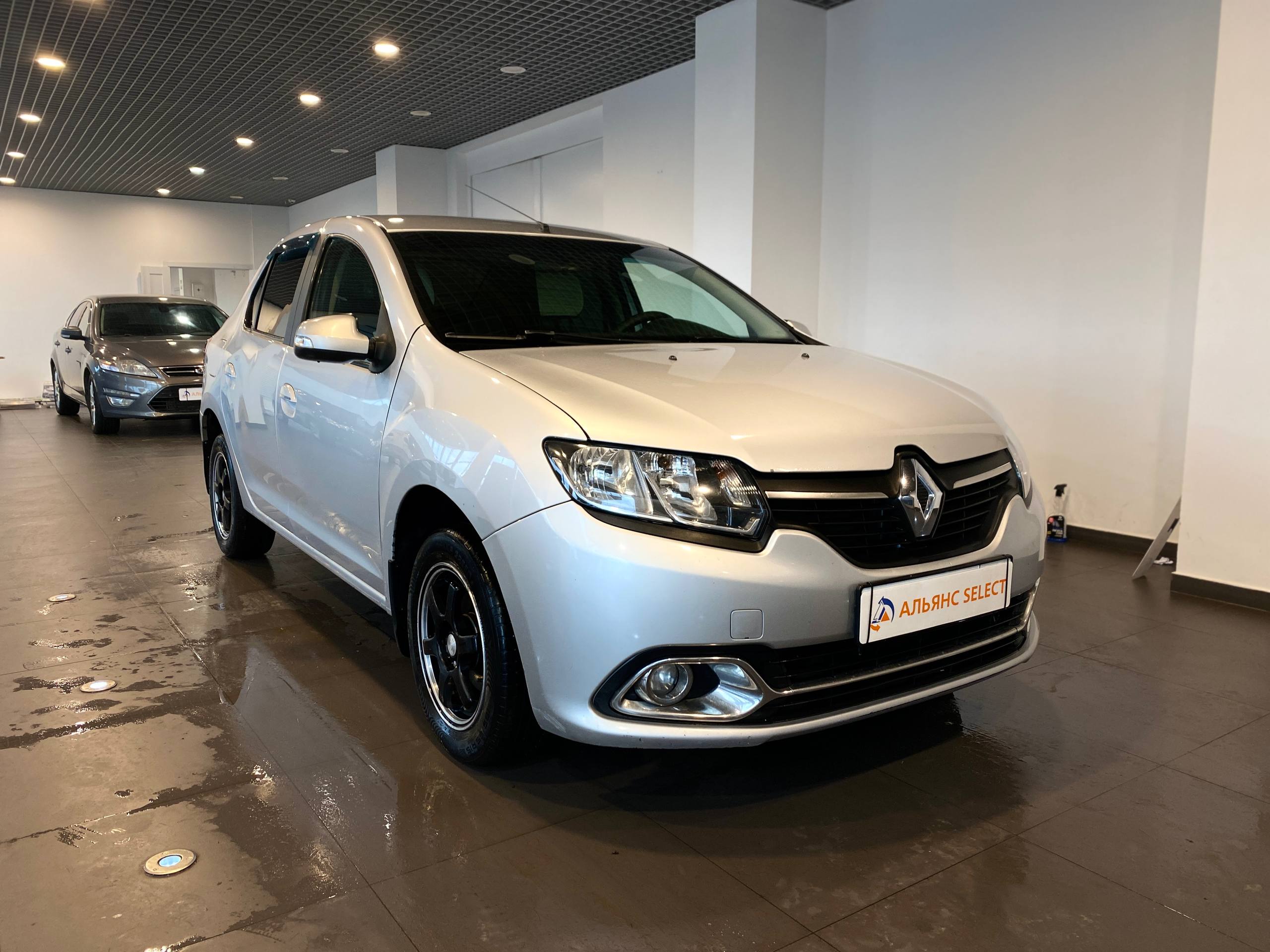 RENAULT LOGAN
