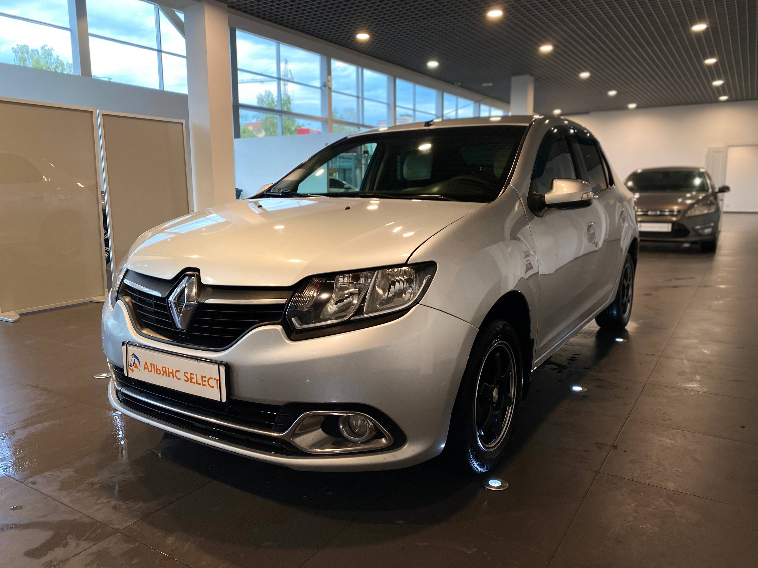 RENAULT LOGAN