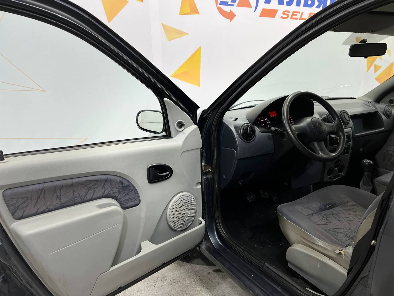 RENAULT LOGAN