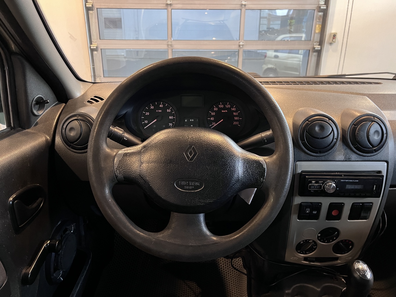 RENAULT LOGAN