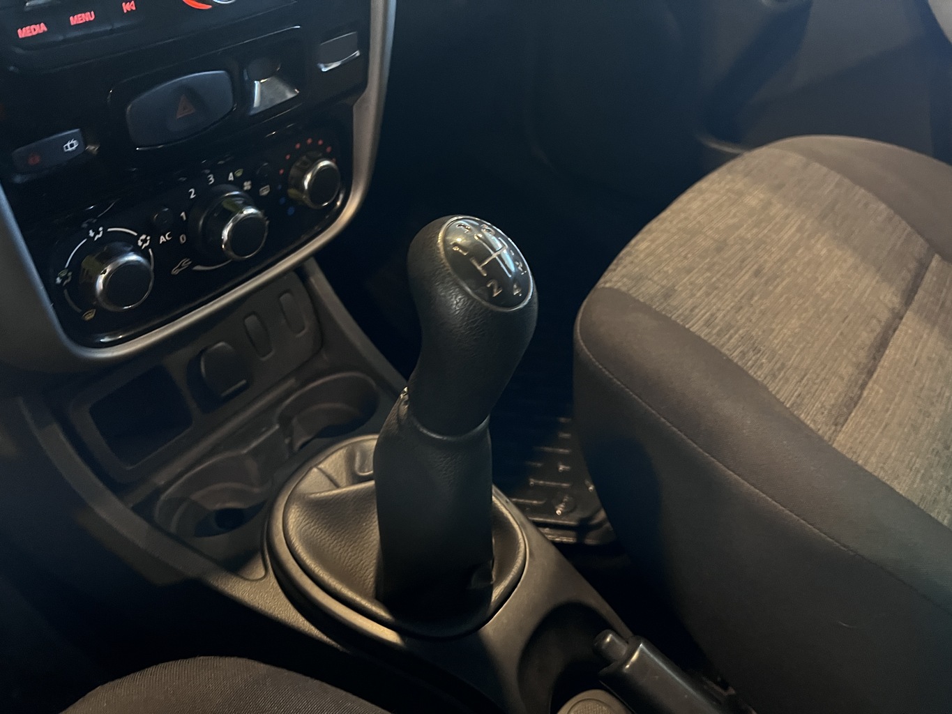 RENAULT DUSTER