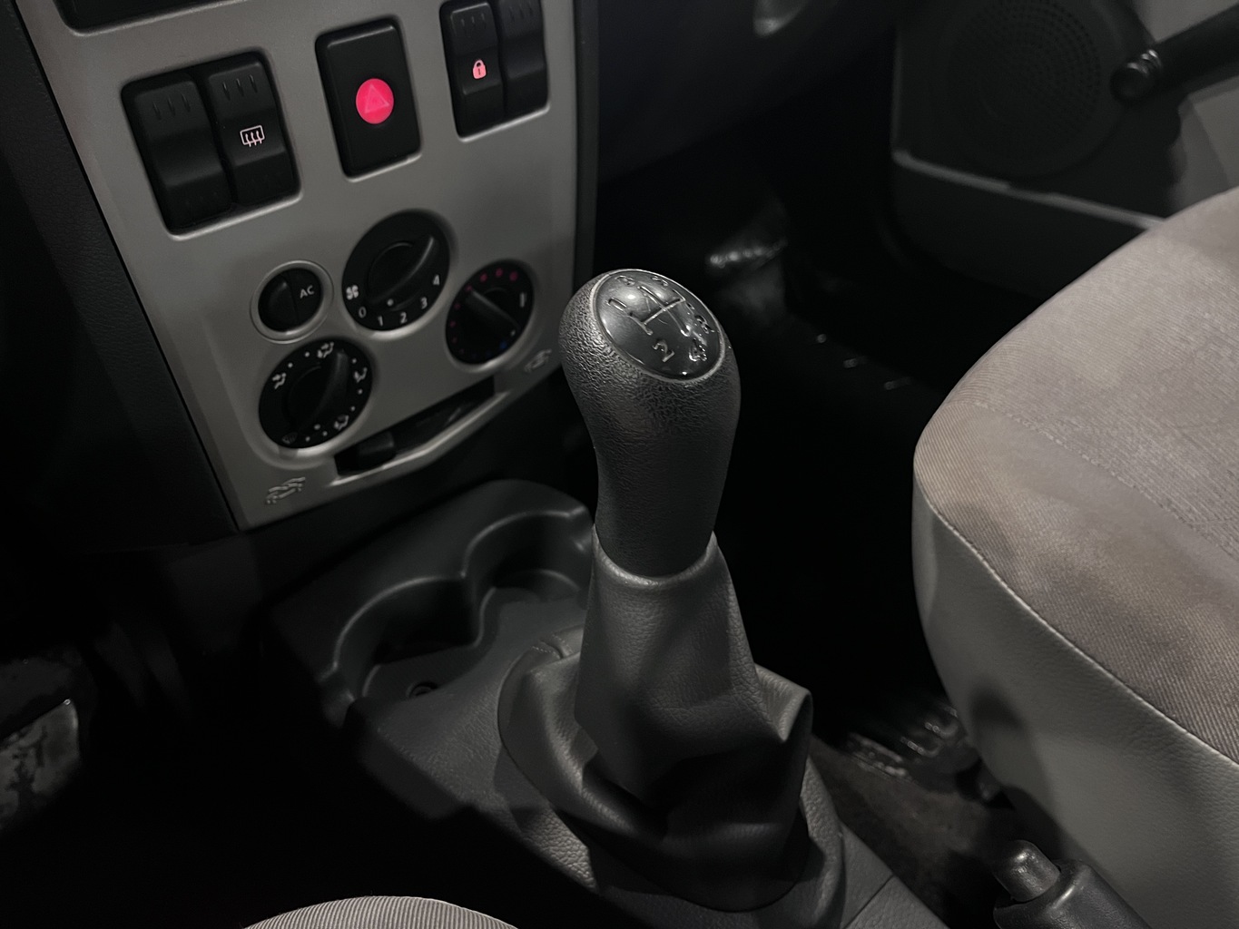 RENAULT LOGAN