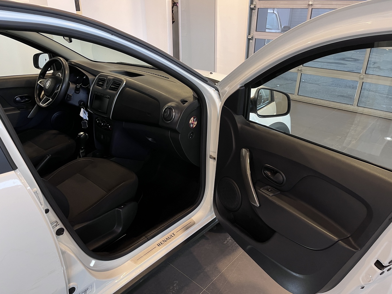 RENAULT LOGAN