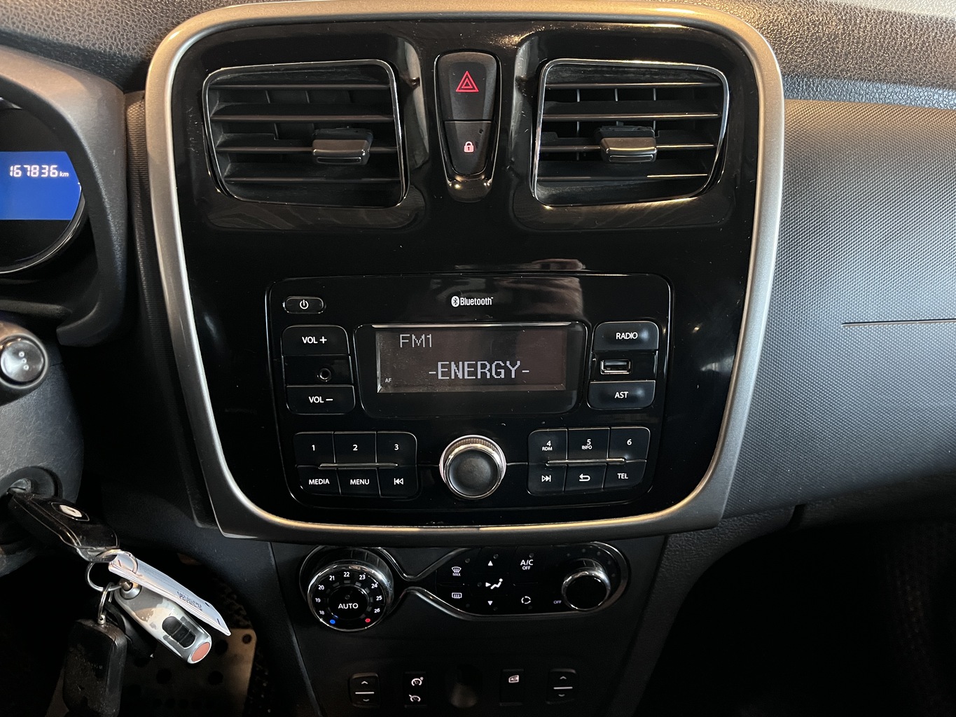 RENAULT SANDERO