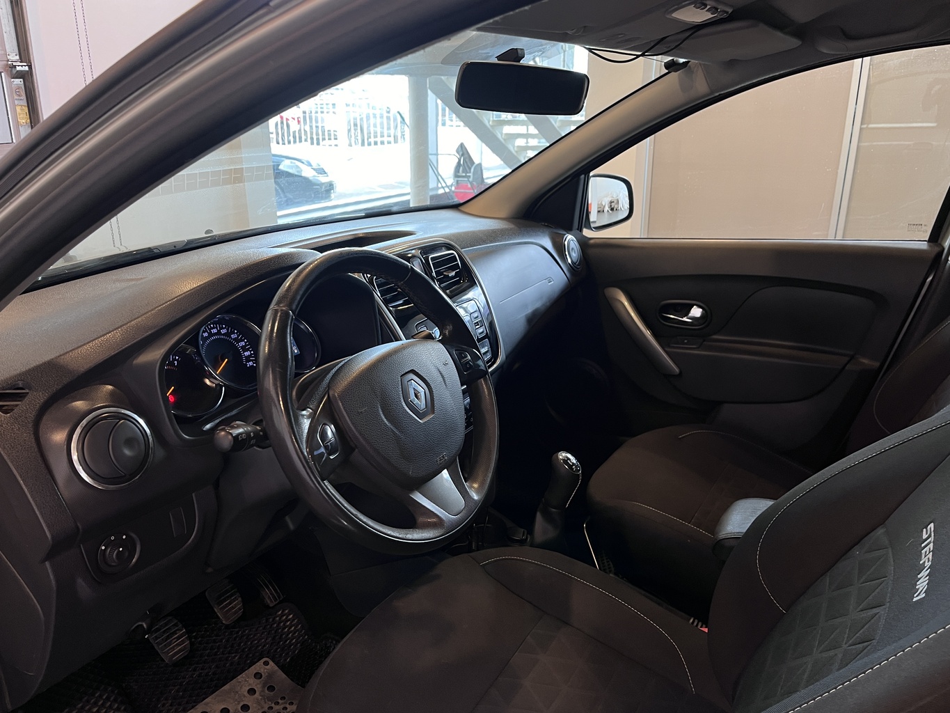 RENAULT SANDERO