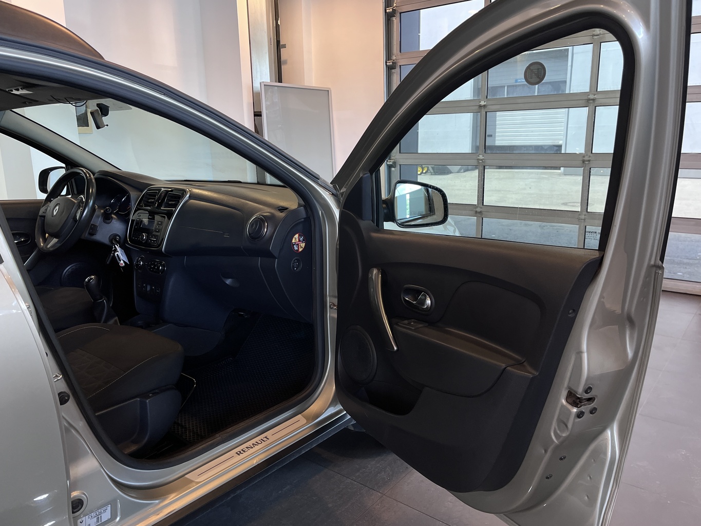 RENAULT SANDERO