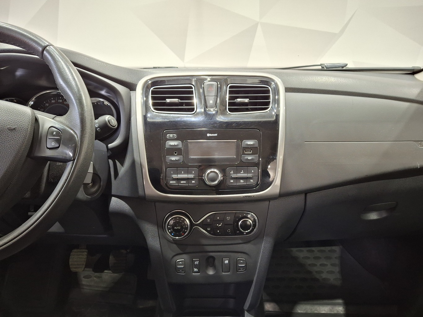 RENAULT SANDERO
