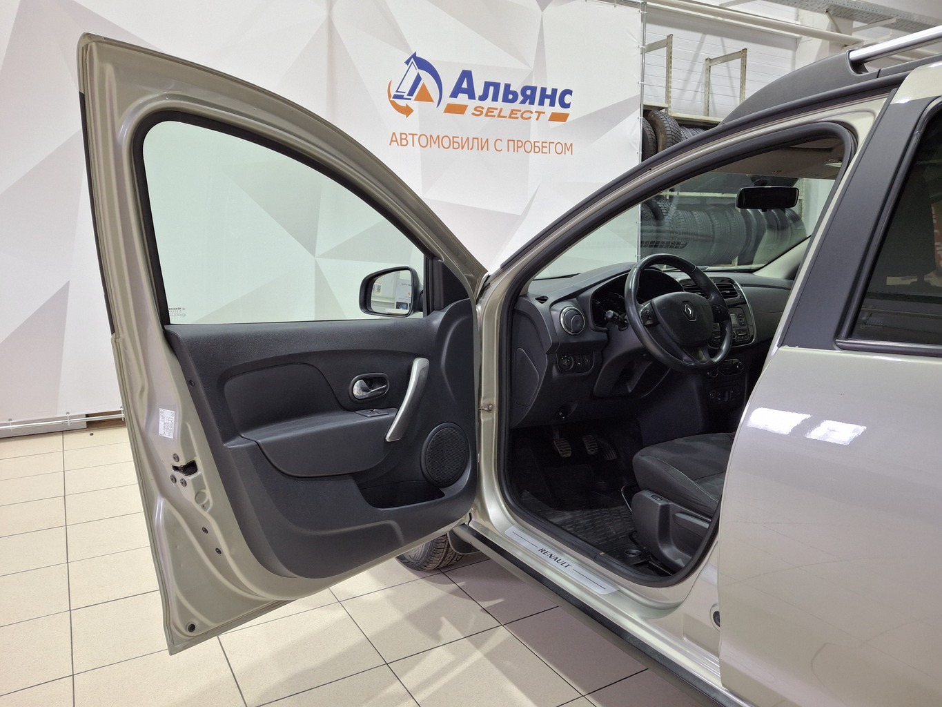 RENAULT SANDERO